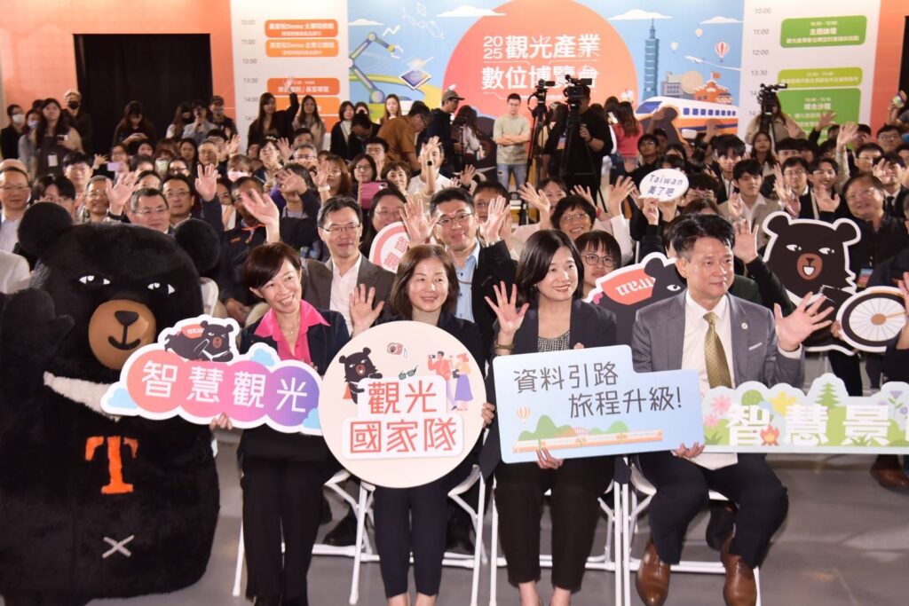 缺工海嘯下的轉型戰略!觀光署攜 35 家科技神隊友,以 AI 與自動化塑造觀光產業韌性 26 圖:「2025觀光產業數位博覽會」盛大開幕。/照片提供:交通部觀光署