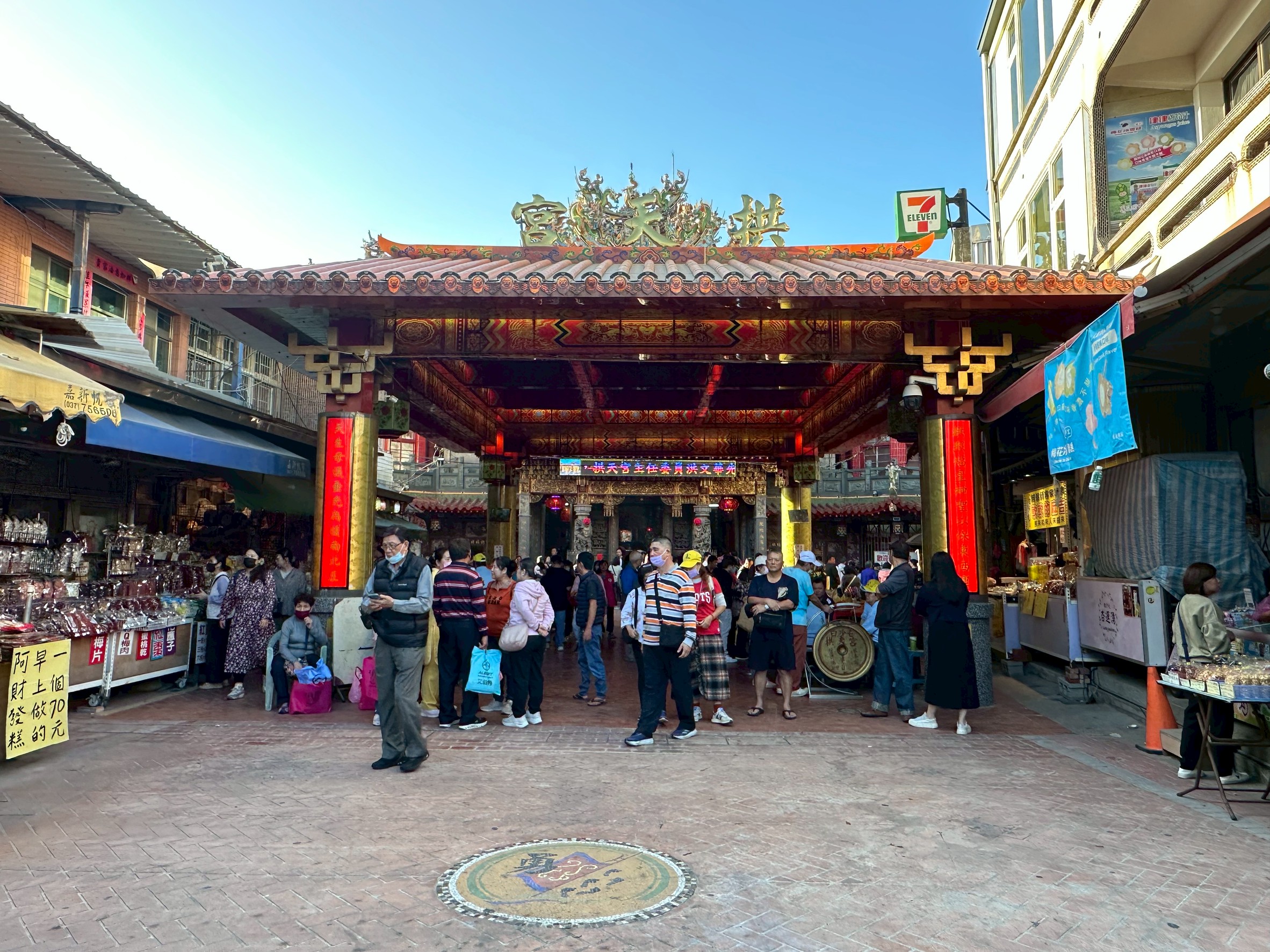 苗栗推出「天后藝境軸帶」的山線及海線兩條遊程，天后信仰+藝術感受不同的山海趣味及體驗-通霄拱天宮。(圖/記者林均和攝)