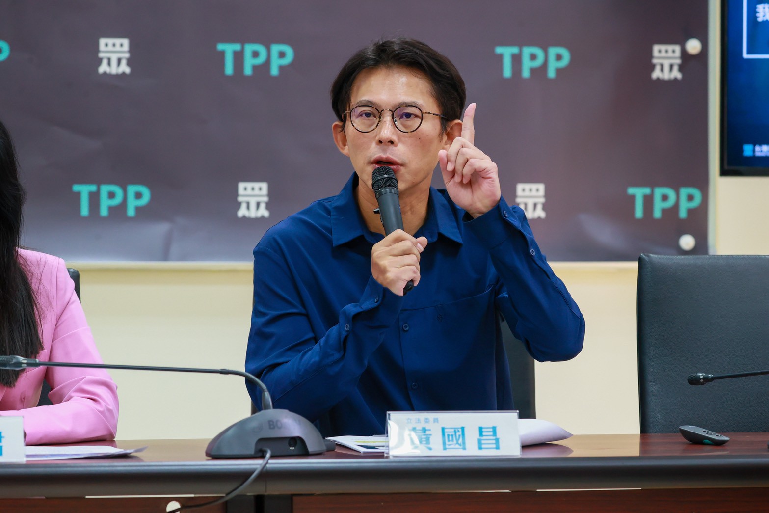 黃國昌否認李有宜遭冷暴力 稱連現任議員都沒有優先權 228 黃國昌否認李有宜遭冷暴力 稱連現任議員都沒有優先權 227