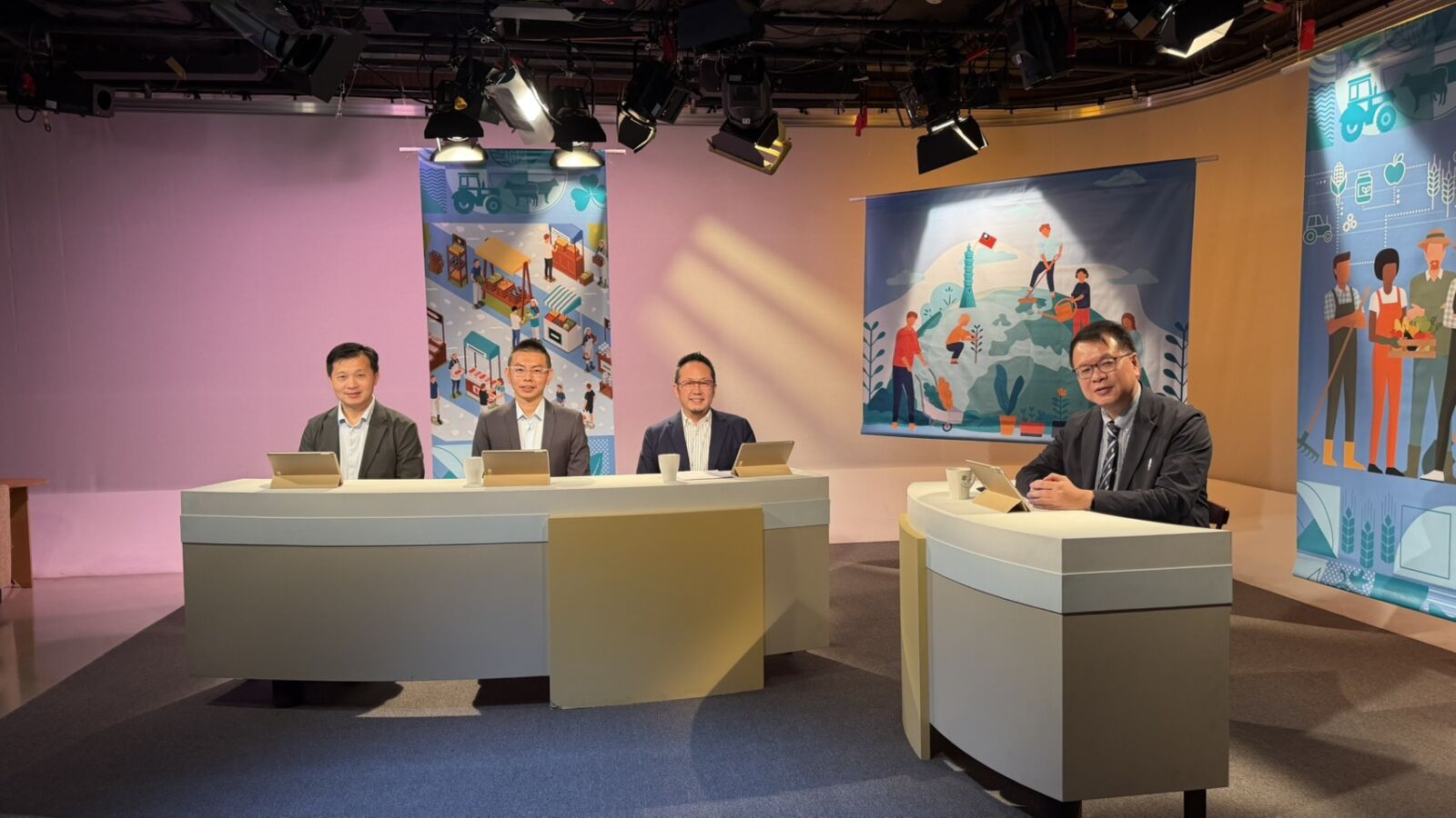 國立空中大學深化地方創生 創新育成中心論壇倡「樂齡創業」新典範 225 CNEWS195251202a01