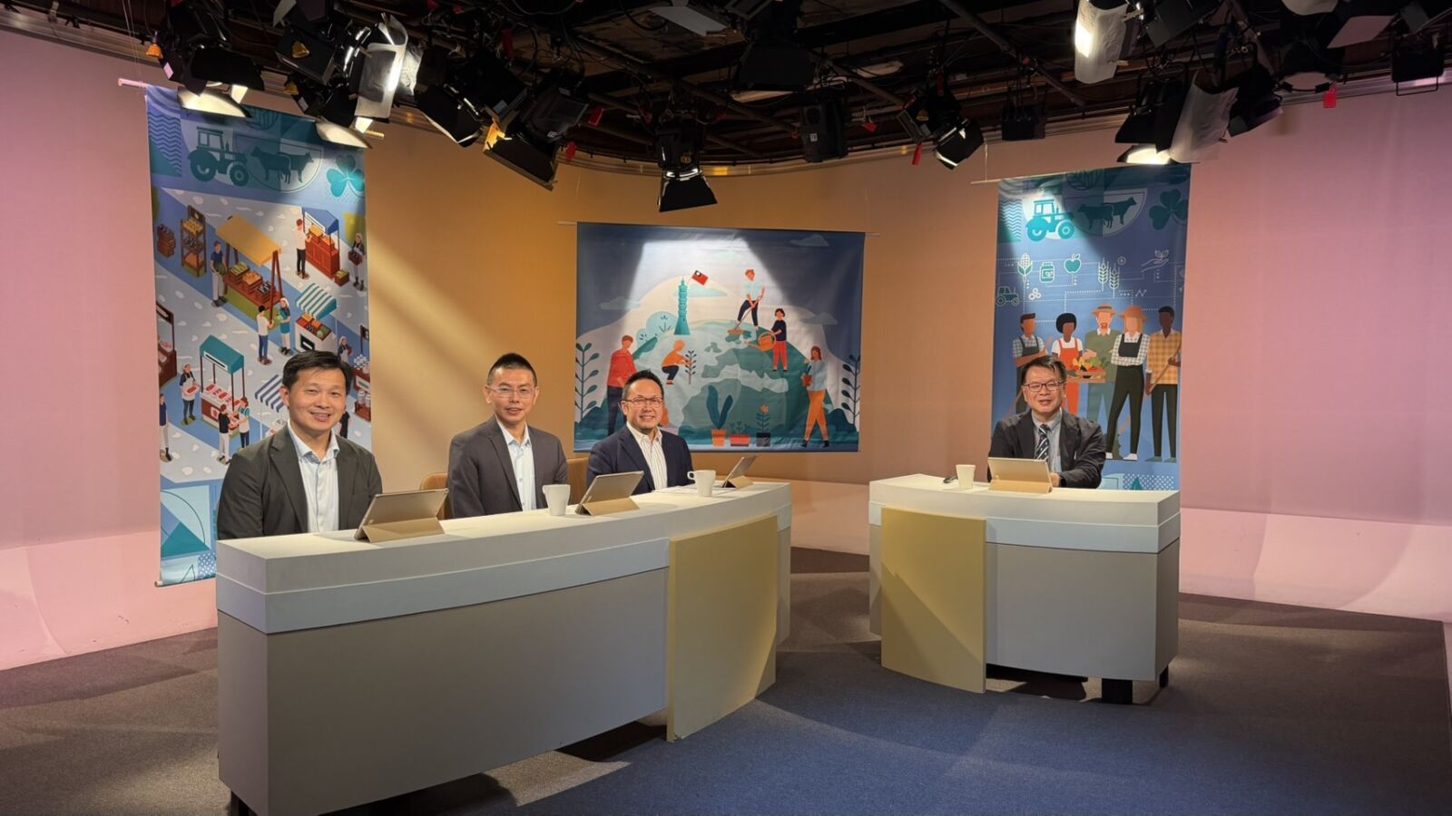 國立空中大學深化地方創生 創新育成中心論壇倡「樂齡創業」新典範 226 CNEWS195251202a02