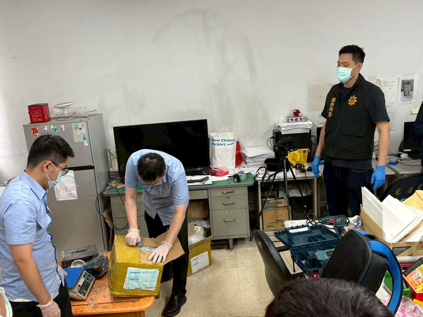 專案小組會同財政部關務署開箱照片