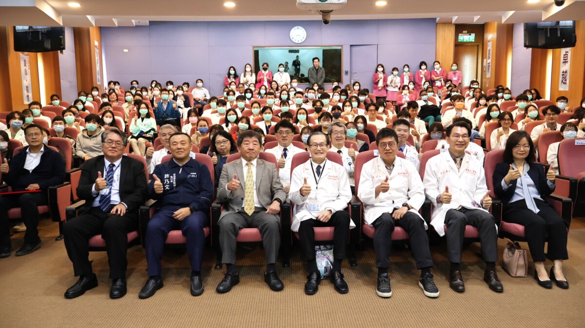 ▲南服中心今(2)日於義大醫院舉辦「2025南方領袖教育學院」,邀請陳時中政委分享健康台灣政策,現場座無虛席。