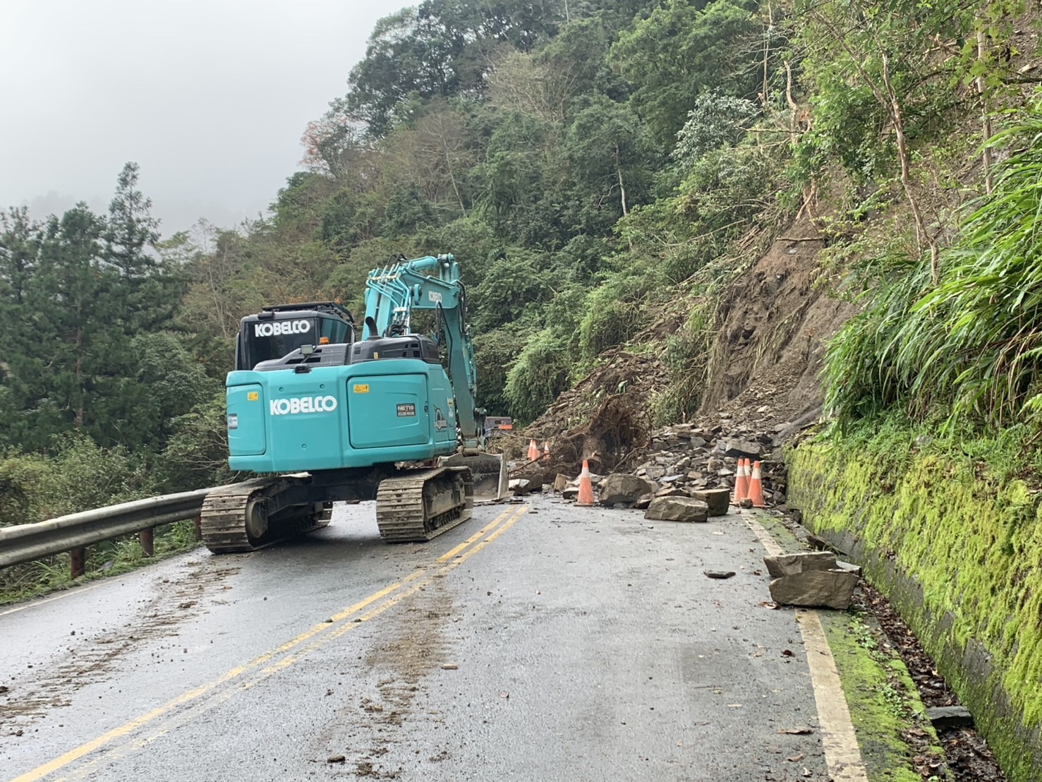 太平山宜專一線落石交通中斷 預計明(3)日10點恢復通行 - https://www.watchmedia01.com