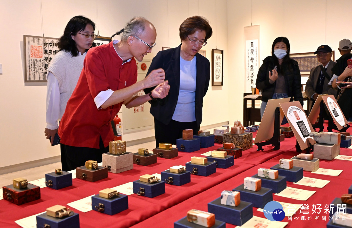 筆墨有情、金石有韻，賴錦源「十年藝覺金石夢」作品展登場。圖／記者鄧富珍攝