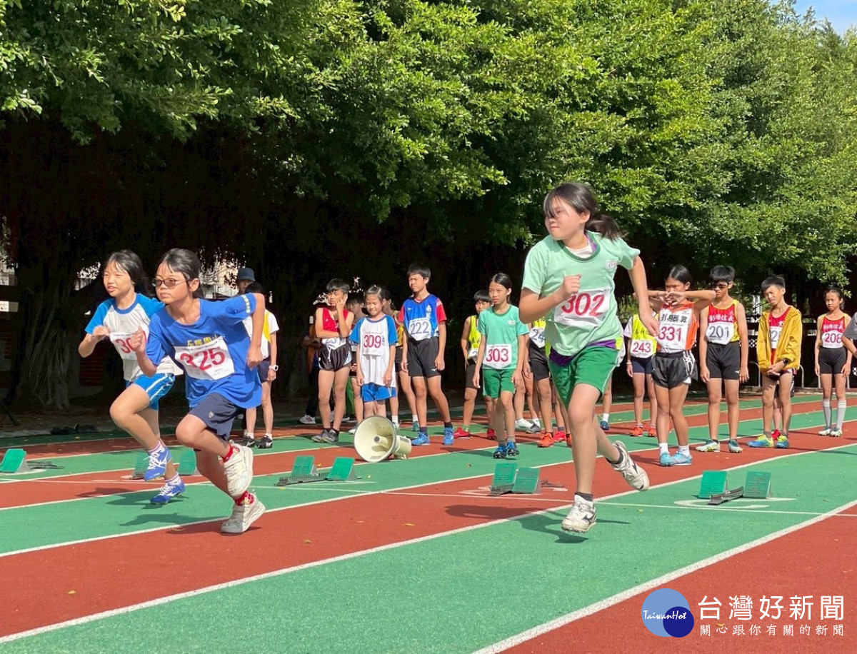 第43屆彰化市國小田徑賽開跑，16校270名選手同場較勁。圖／彰化市公所提供