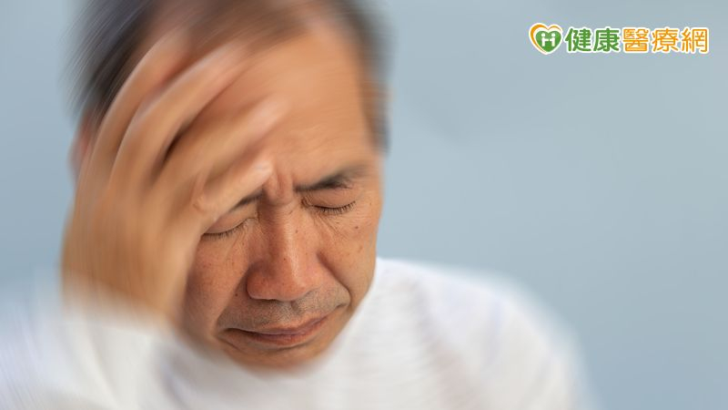 沒有臉歪手麻!走路不穩竟是腦幹中風 醫示警:BEFAST要記牢