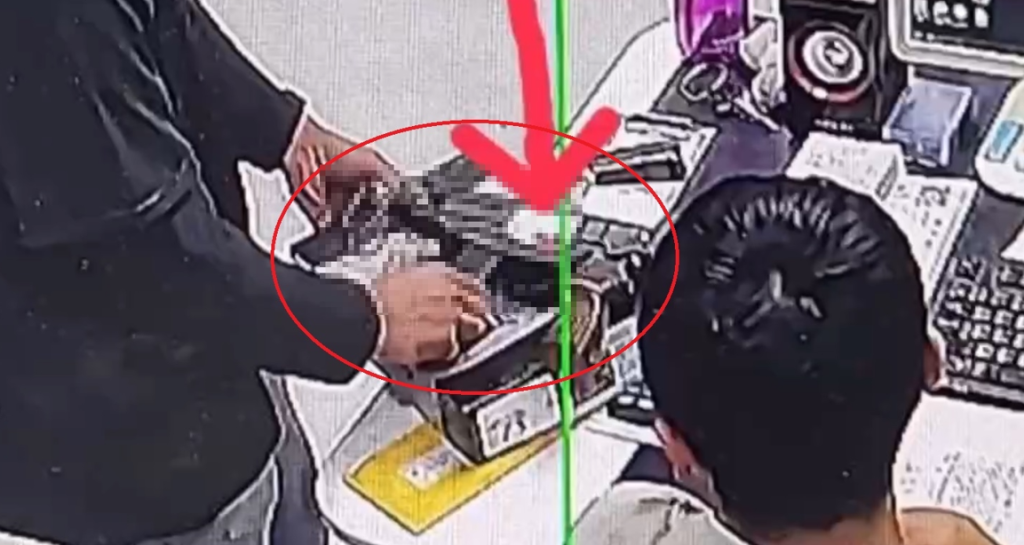 「帶錢就好了不要帶槍!」- 台中黑輪店驚見男客帶長槍掉落地上