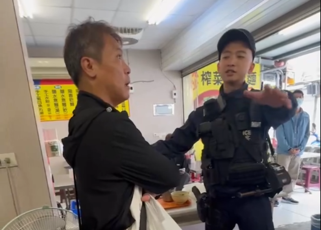 影/想吃霸王餐?台南奧客麵店買440元沒付錢想閃人 「等等再來付」跟警察盧小小