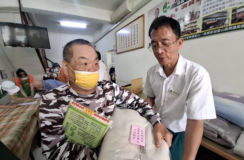 正德全國性統一發放紅包、物資與熱食 讓弱勢民眾安度寒冬