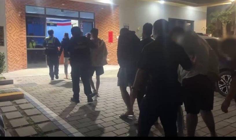 %E6%B4%97%E8%BB%8A%E5%A0%B4%E8%A8%8E%E5%82%B5%E4%B8%83%E4%BA%BA%E5%9C%8D%E6%AF%86%E4%B8%89%E4%BA%BA%E8%AD%A6%E6%96%B9%E5%95%9F%E5%8B%95%E5%BF%AB%E6%89%93%E5%B0%87%E4%B8%83%E5%AB%8C%E9%80%AE%E6%8D%95