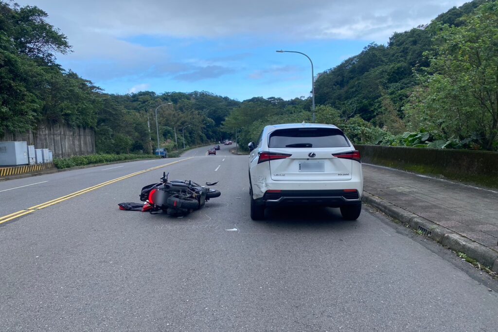 瑞芳警方加強路檢與毒駕快篩 通緝犯深夜落網 涉毒駕駛接連攔下 用路安全再強化 40 MEITU 20251203 145814307