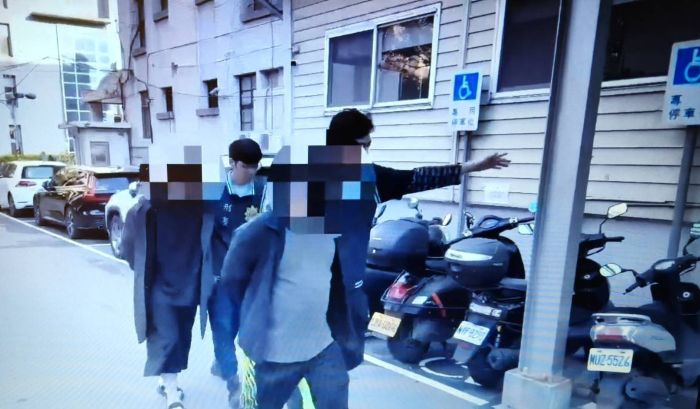 虛擬貨幣幌子設陷洗劫被害人 新莊警1日內迅速逮二嫌羈押禁見 21 《圖說》案發後吳嫌返回三重住處。〈新莊分局提供〉