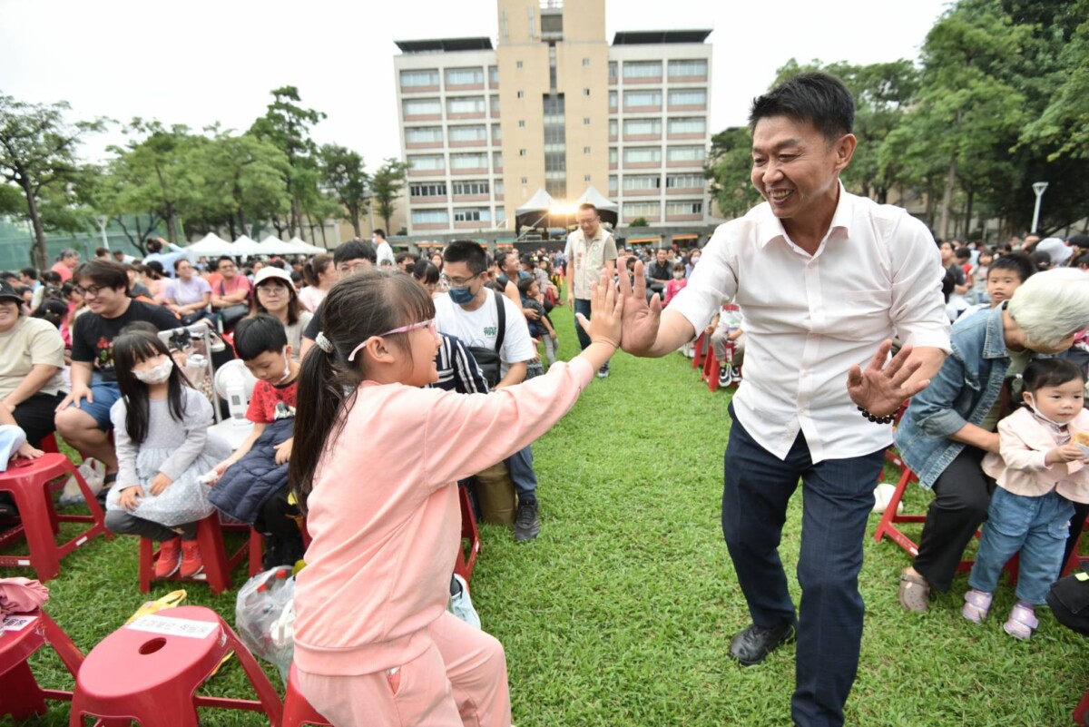 ▲立法委員許智傑今提出「教育三支箭」AI教育、雙語教育與品德教育。(記者 李堂安 翻攝)