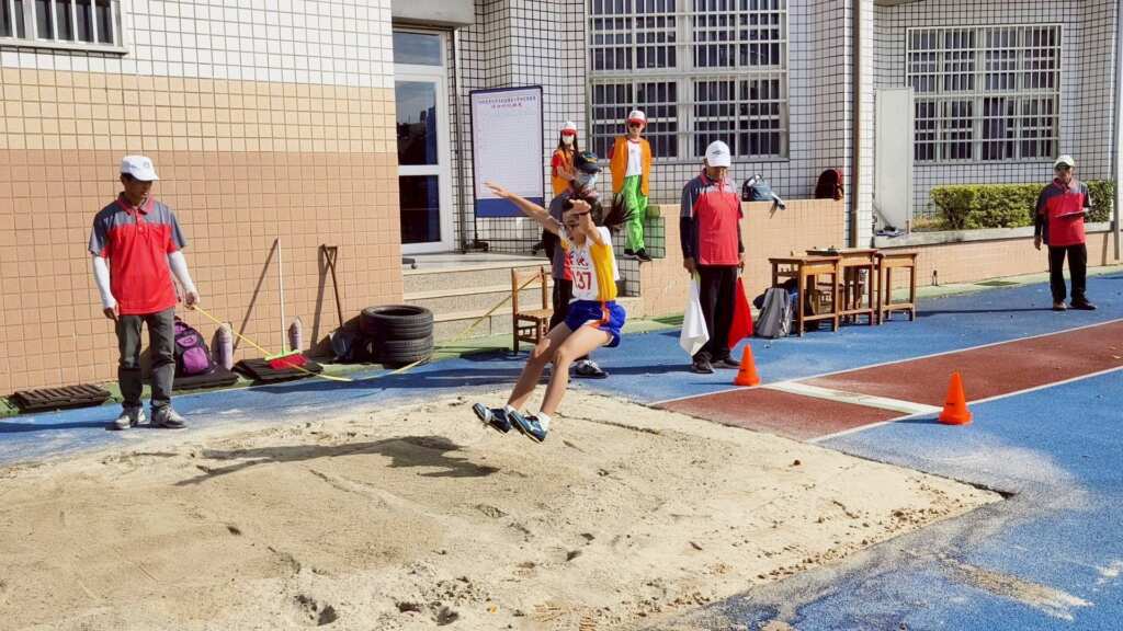 ▲跳遠比賽選手使盡渾身解數。（圖／記者林明佑翻攝）