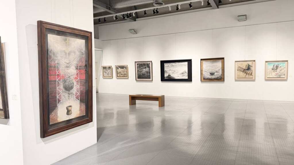 ▲竹縣跨世代書畫聯展開展，謝石鴻、謝亞傑父子以筆墨綻放泰雅之光。