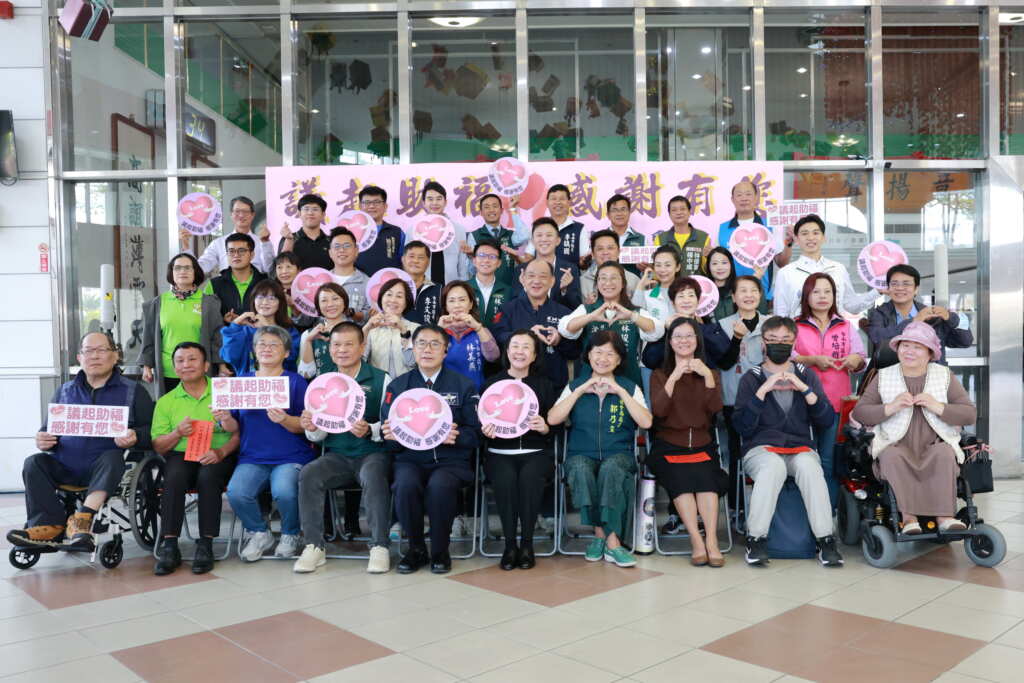 ▲臺南市議會議員們與社福團體合照。