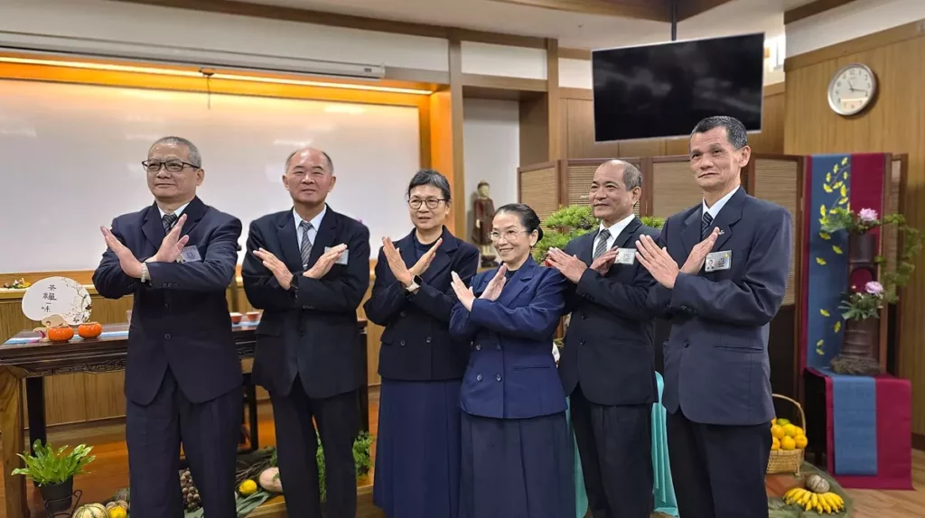 記者會中,二位陪伴的慈濟志工也分享見證,蔡天勝、林朝清、王琳恩、陳素芬分享戒毒與重建生命的深刻歷程。談及親情、因果與慈濟人陪伴的力量,期盼讓社會看見毒品對生命的摧毀,更呼籲青年切勿因好奇而踏上不歸路。(圖/陳惠玲攝影)