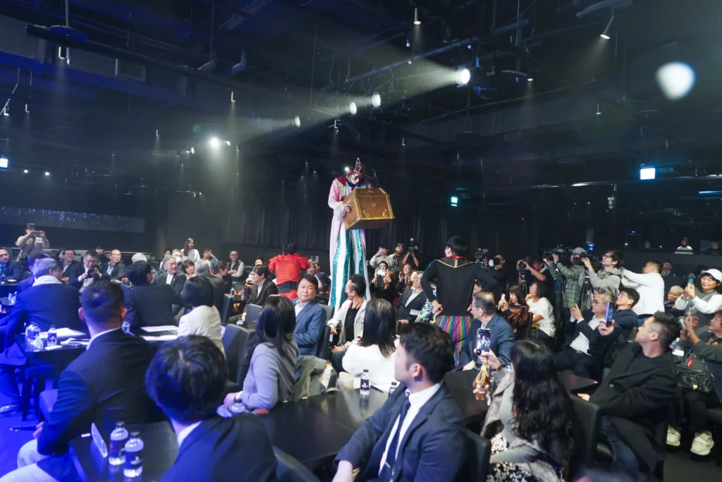 開場即由 FOCASA 馬戲團帶來精彩段落演出