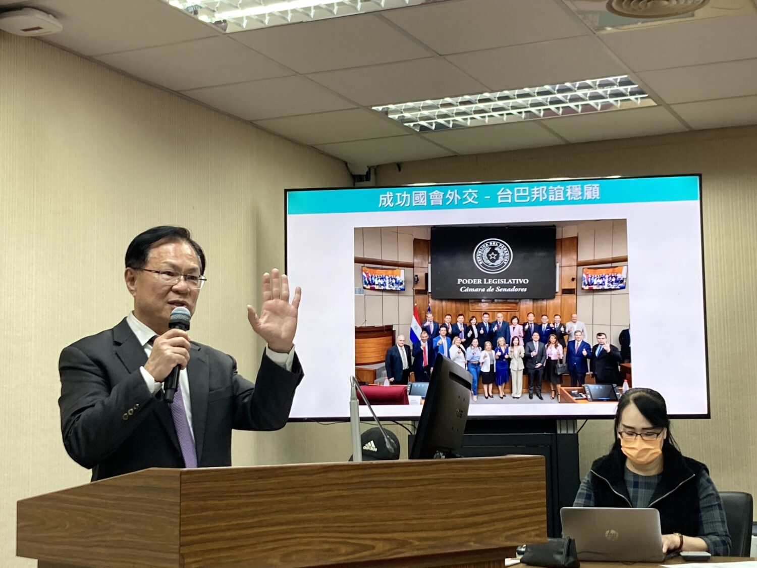 台巴直航卡關多年?張啓楷質詢時怒批政府怠惰,促擴大科技園區人才布局。(圖/張啓楷國會辦公室)