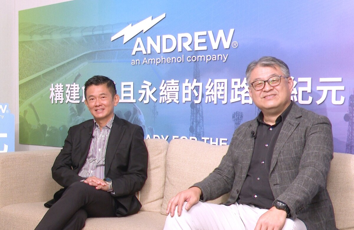 ▲ANDREW亞太區總監Ken Poh(左)表示,ANDREW加入Amphenol的全球研發與供應鏈資源,更專注於「以客戶需求為中心」的研發導向。ANDREW區域銷售經理姜毓滋(右)分享,台灣特殊的網路環境下,透過MOSAIC、HELIAX、SEED的方案,讓電信商達成最大效益化。