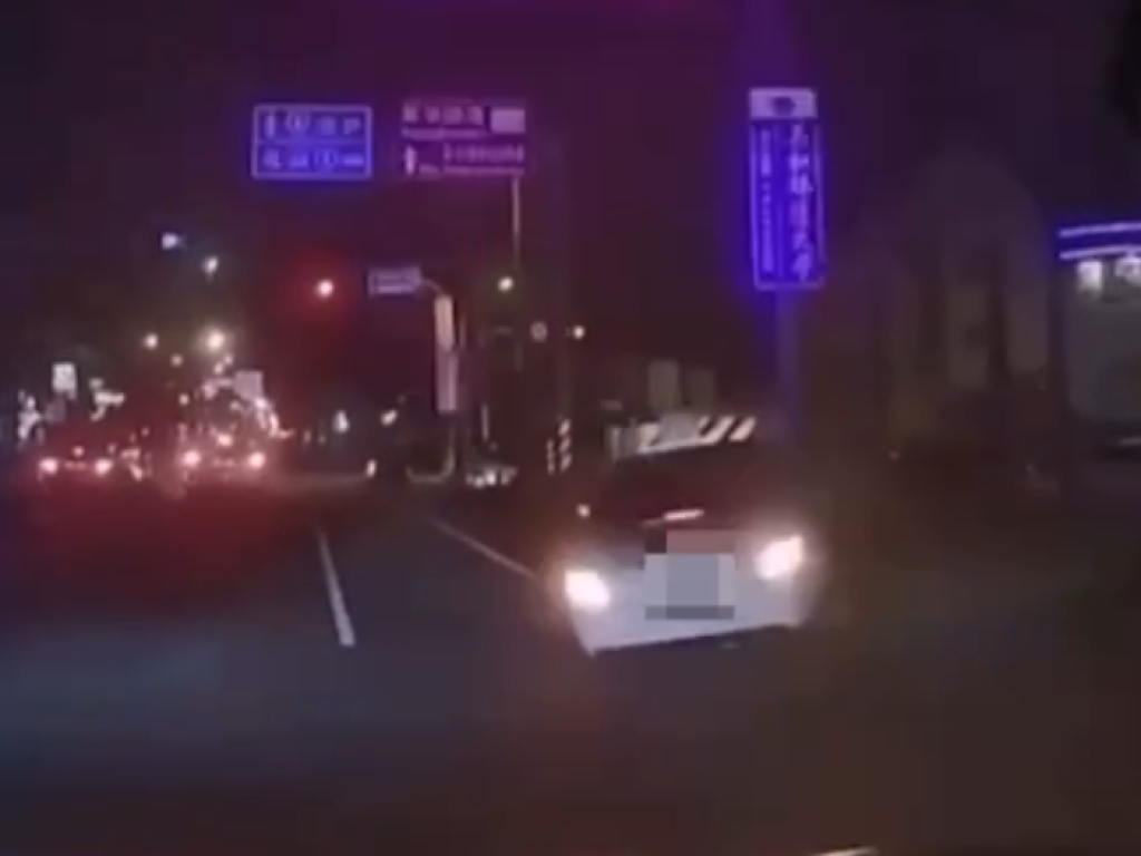 屏東毒駕自小客車自撞安全島! 駕駛乘客均送辦