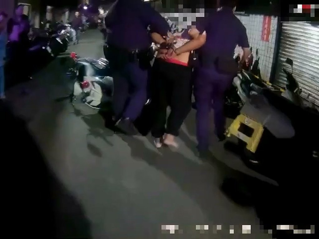 加起來192歲!三重3阿伯違規停車 跑不贏警被搜出海洛因