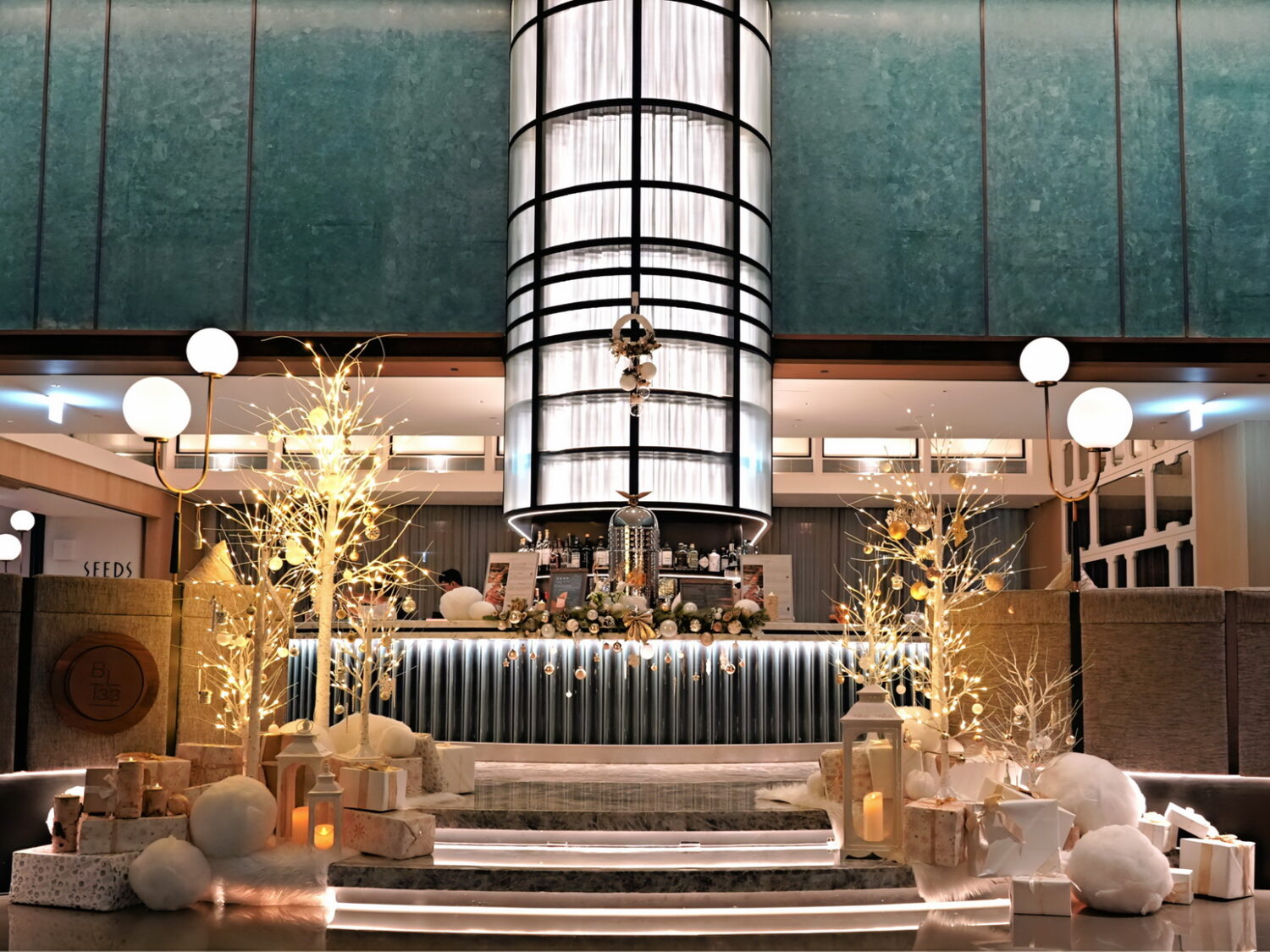 高雄洲際酒店「雪球」打造夢幻聖誕季,12月5日「白金星願.光影盛典」點燈揭幕、限量泰迪熊同步上市