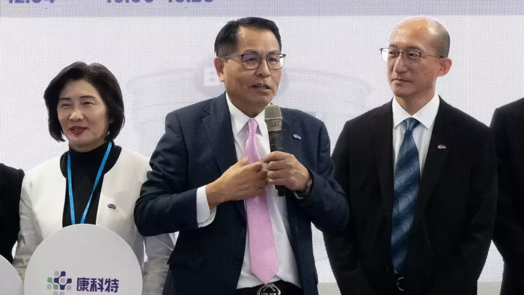 明基佳世達集團大秀樂齡醫療健康生態圈，圖中為佳世達醫療事業群總經理楊宏培。