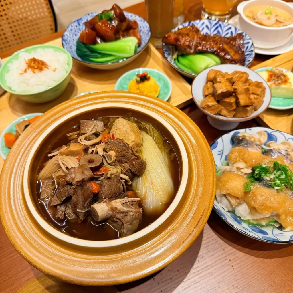 【稻舍食館】推出汐止遠雄限定「經典台式羊肉爐」,以嚴選自然食材與純湯底慢熬,濃郁清甜不膩口