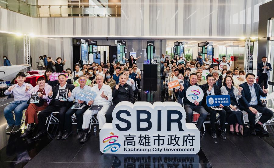 ▲會中優秀廠商、參展企業、產業園區、公協會與產業界嘉賓齊聚一堂，展現高雄地方型SBIR這18年來持續累積的創新能量。