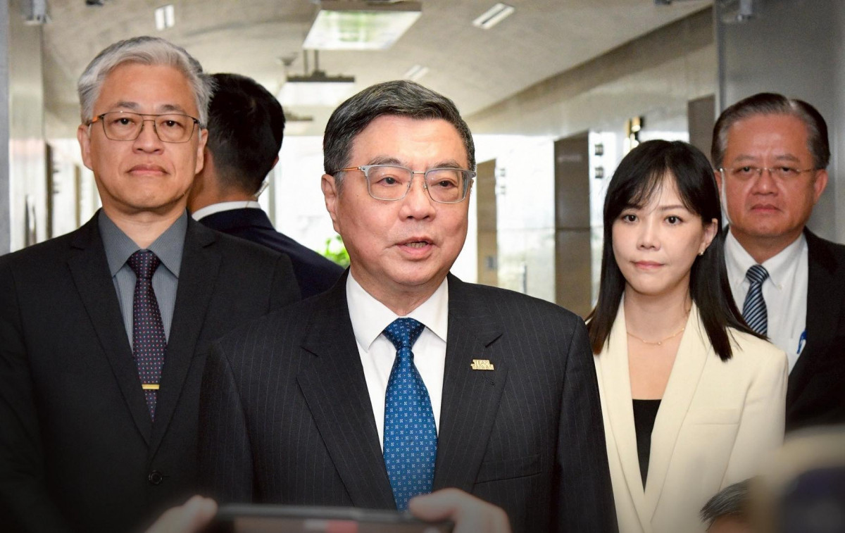 行政院長卓榮泰（中）。（圖／翻攝自卓榮泰Facebook）