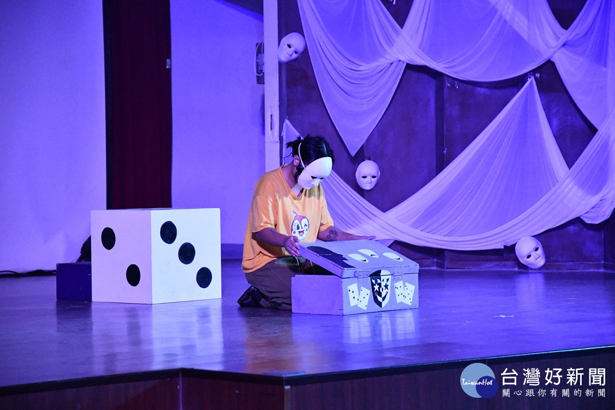 没有影子的人訴說對愛的渴望  勵志中學少女演繹生命故事引發共鳴