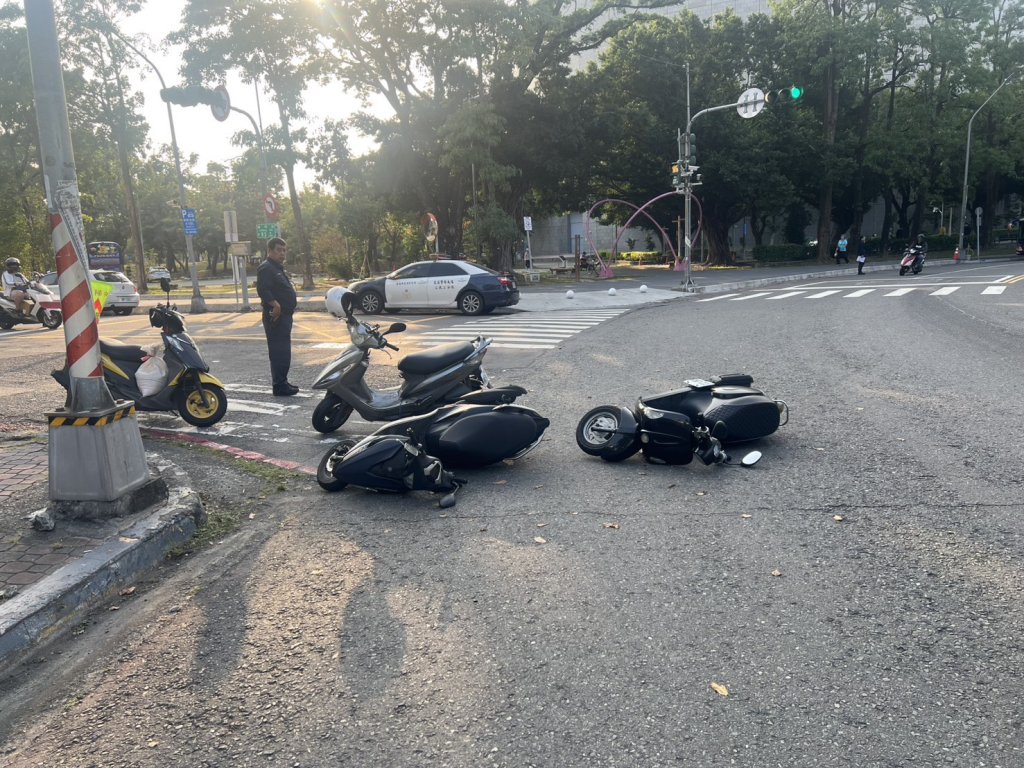 影/貨車滲漏油漬害4騎士接連摔車 肇事駕駛逃逸警追人