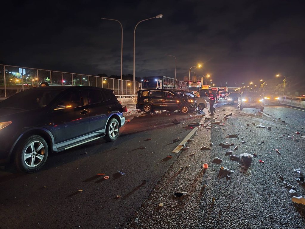 國道3號事故!茄苳路段4車相撞6人受困均已救出 1人ohca