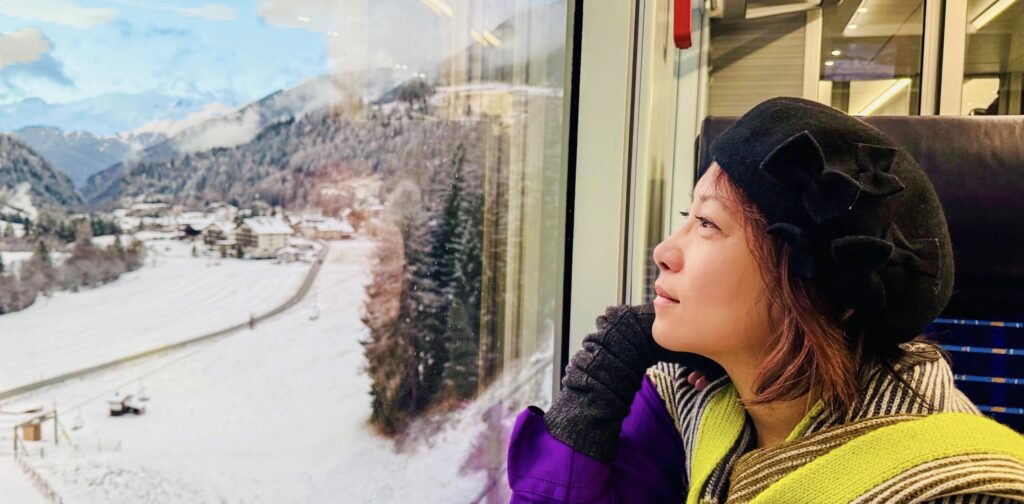 瑞士火車一路開到冰河世界 她把〈冬之春.春之歌〉當配樂 直呼:造物主和音樂在合奏 35 %E4%B8%8B%E5%8D%88429 2025 12 5%E7%9A%84%E5%BD%B1%E5%83%8F 2 1024x504 1