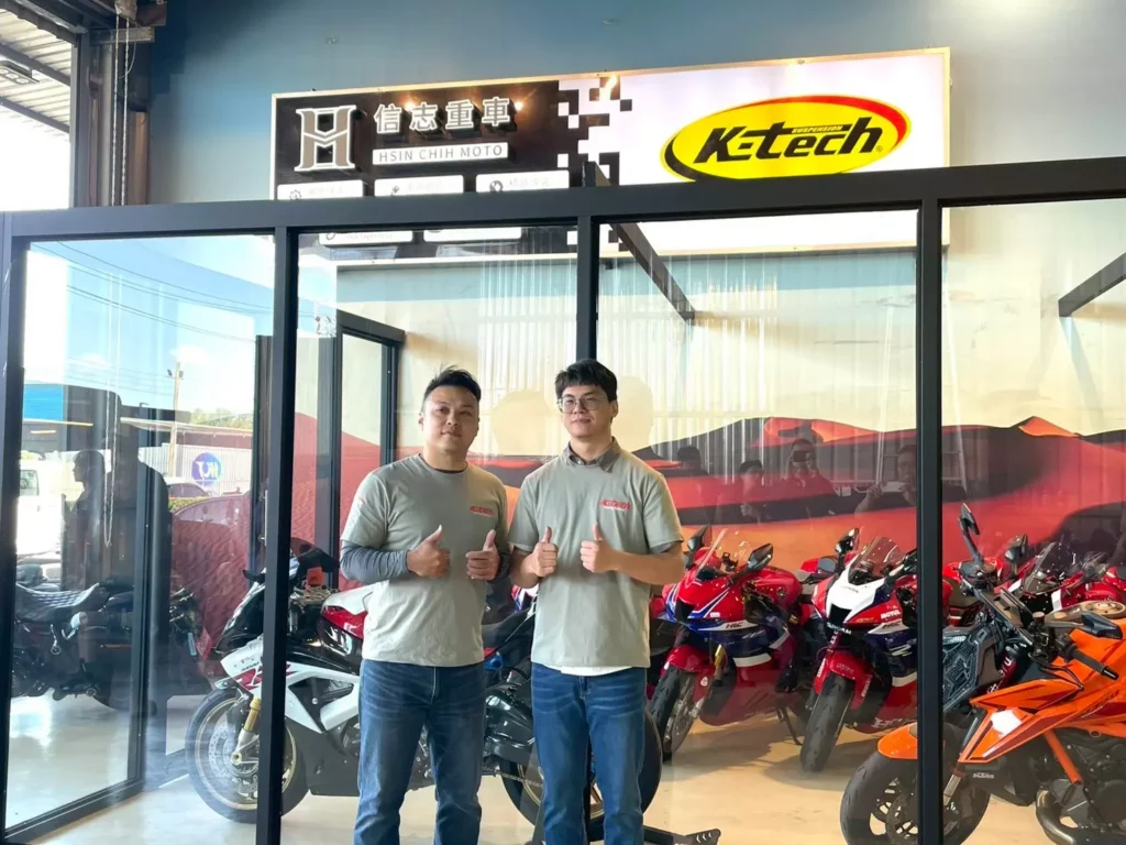 (左)「 K-tech Taiwan 楷特國際」侯宏遠總經理與(右)「信志重車」陳文浩執行長決定攜手開辦旗艦店,提供台灣騎士更安心、更專業的騎乘體驗。(信志重車 X K-TECH旗艦店提供)