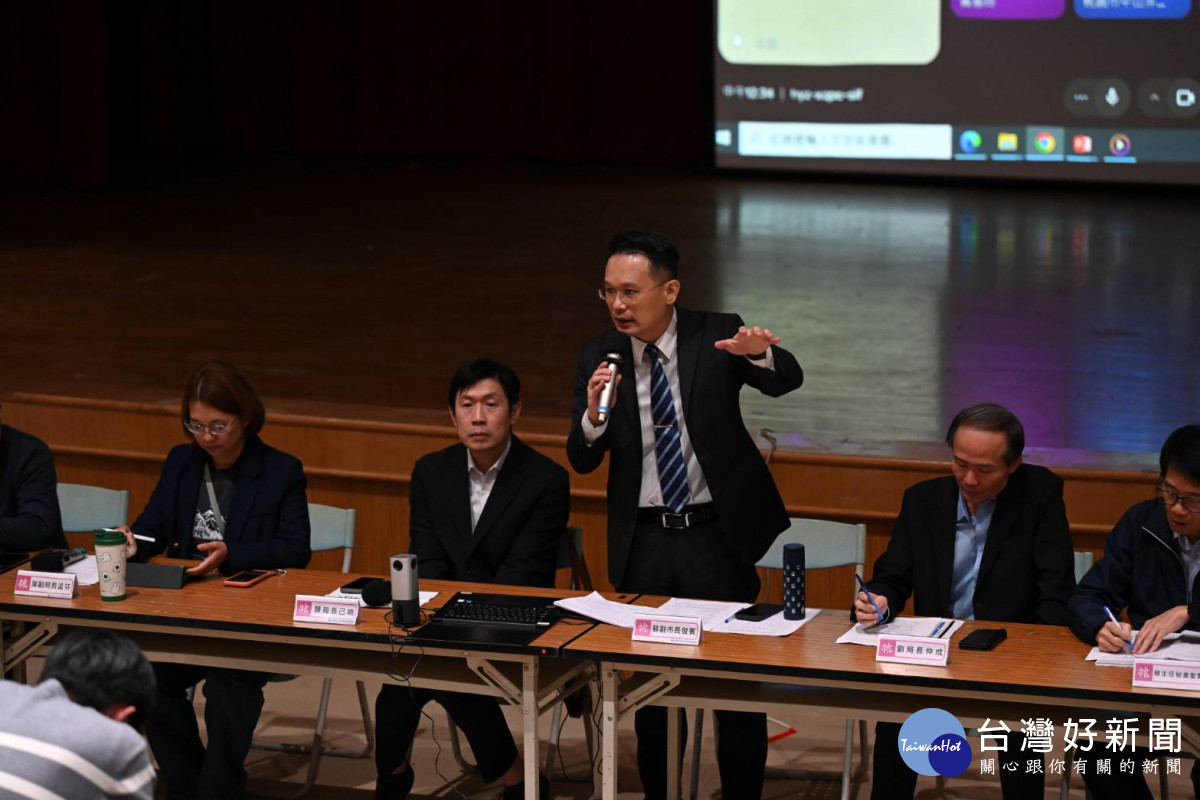 桃園市政府舉行「校園隨袋徵收政策說明會」。