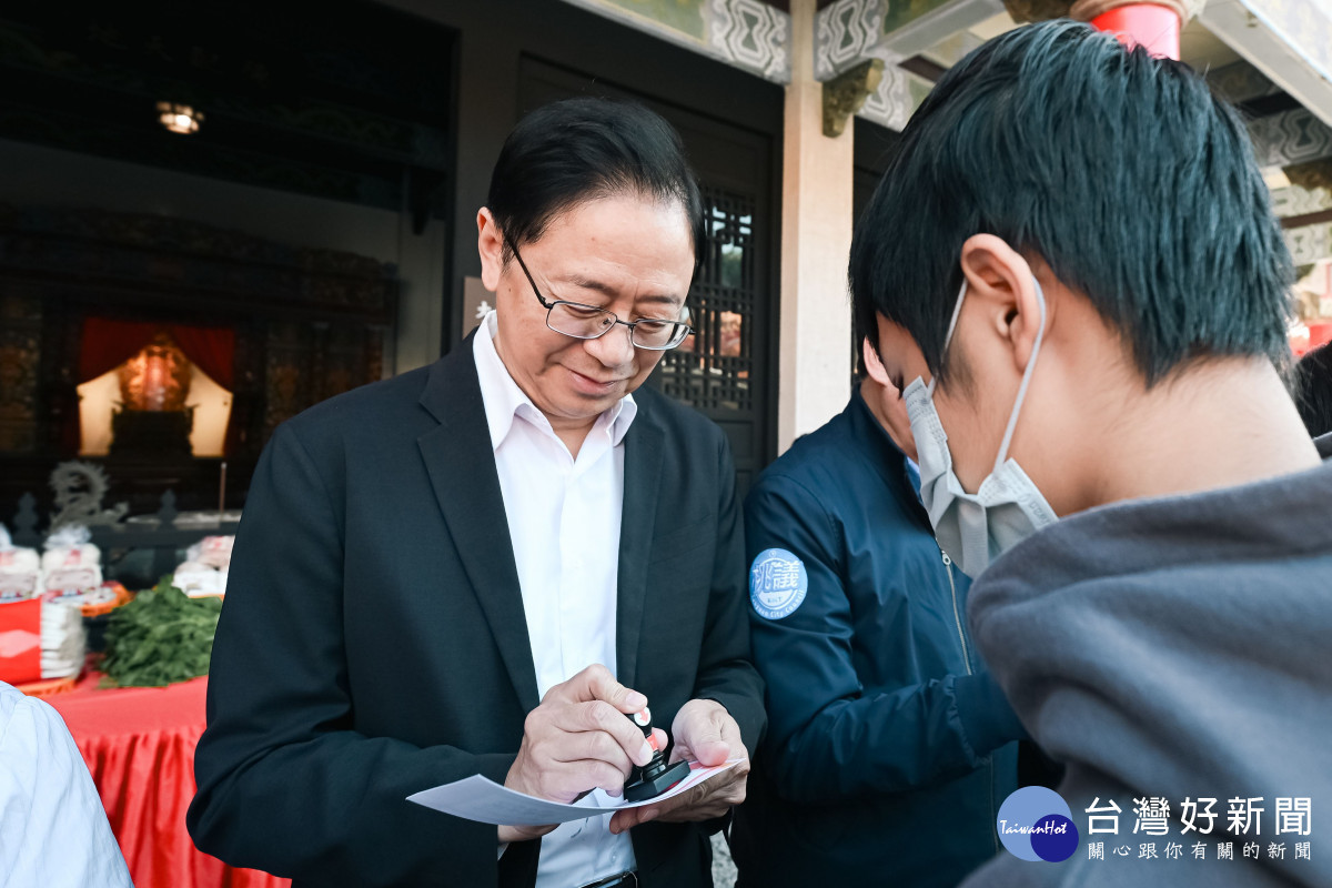 張市長為桃園學子祈福。