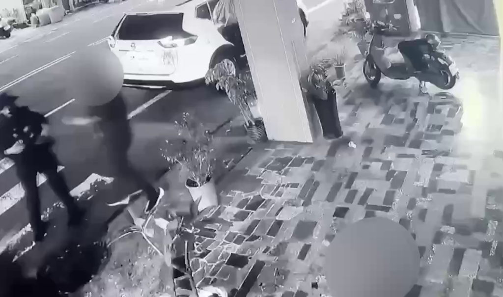 有片/砍人畫面曝! 台南女警取締遭斧頭猛砍送醫搶救