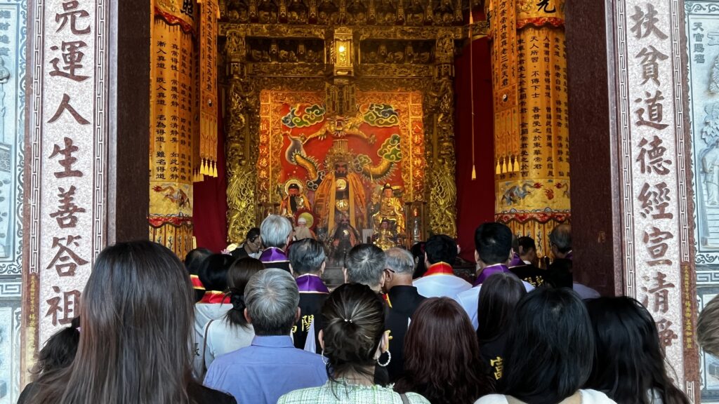神明入厝!富陽軒八卦祖師廟入火安座 信徒擲筊把好運背回家 55 IMG 7392