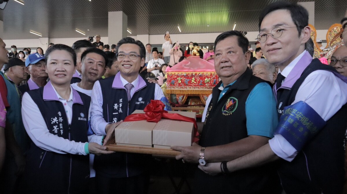 粉紅超跑首度駐駕高雄前鎮漁港　媽祖為遠洋近海漁民點亮平安開工