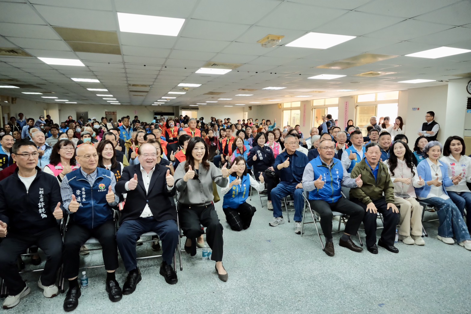讚鍾東錦施政滿意成績最高 鄭麗文高喊要鄉親支持連任 196 讚鍾東錦施政滿意成績最高 鄭麗文高喊要鄉親支持連任 195