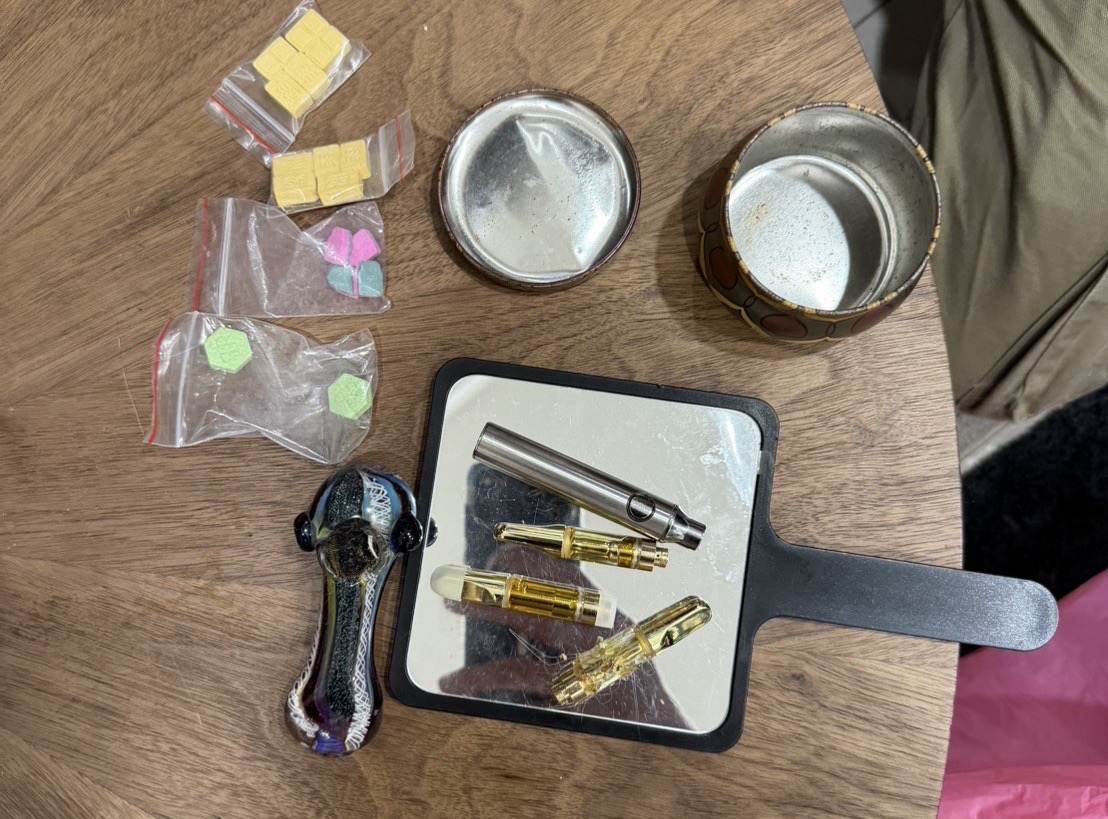 吳女家中遭搜出二級毒品。(記者徐煜勝翻攝)