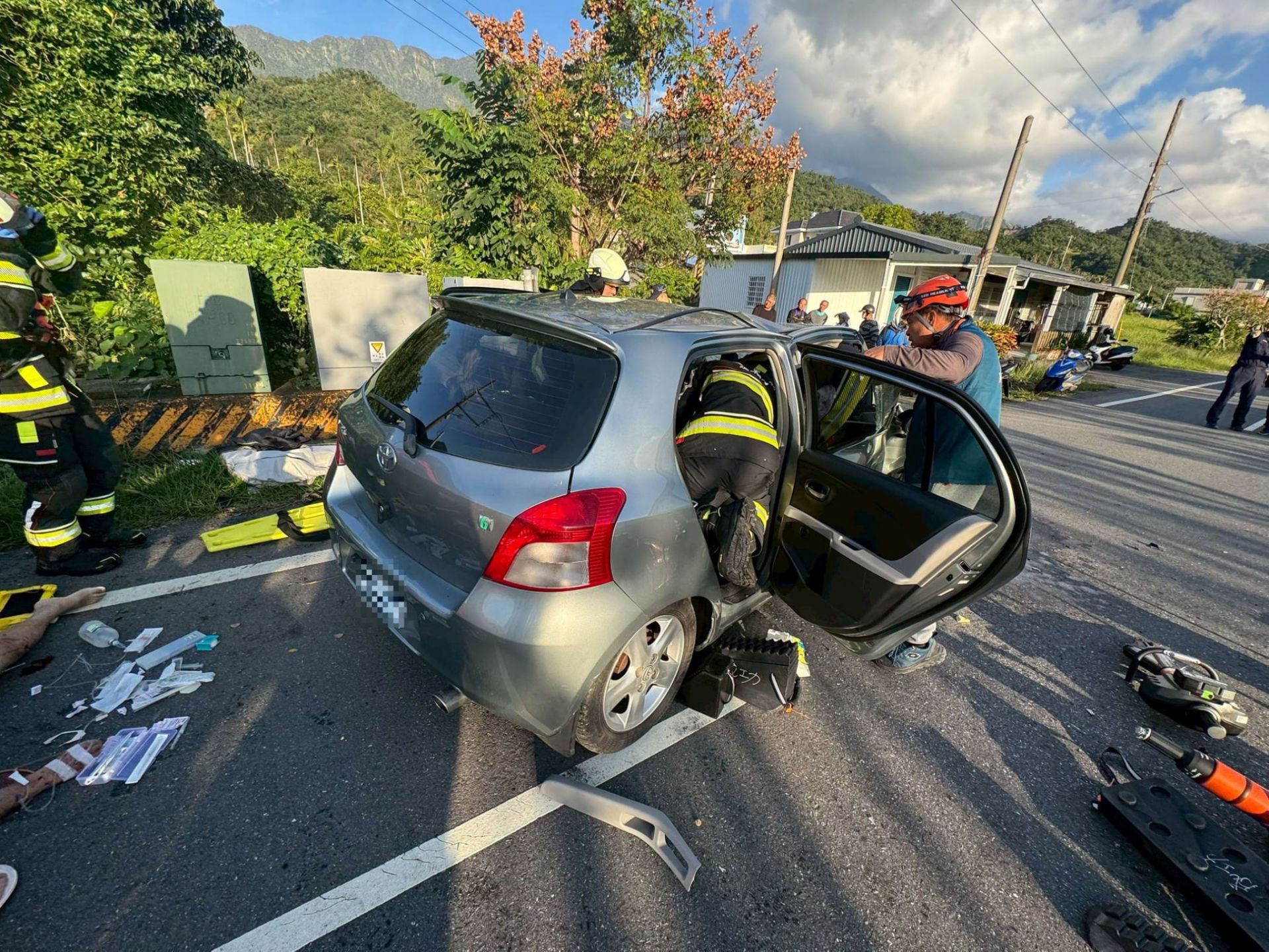 台東縣成功鎮麒麟路一帶,今(7)日清晨7時許發生嚴重自小客車交通事故。
