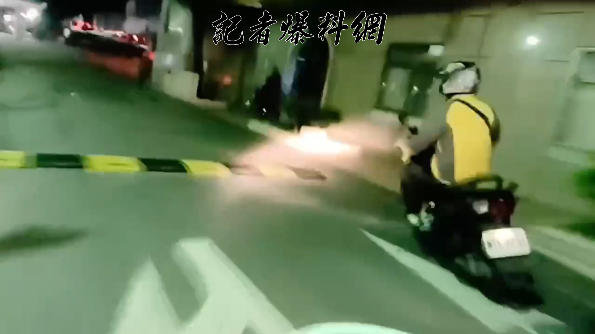 48歲吳姓男子騎乘機車沿路「搖晃不穩」，巡邏員警主動上前盤查，沒想到吳男心虛拒檢，騎車逃竄近300公尺。