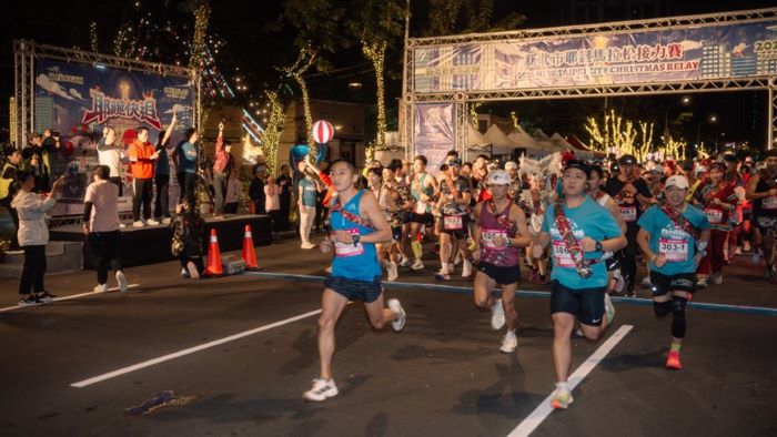 《圖說》第一棒跑者凌晨5：30準時起跑。〈觀旅局提供〉