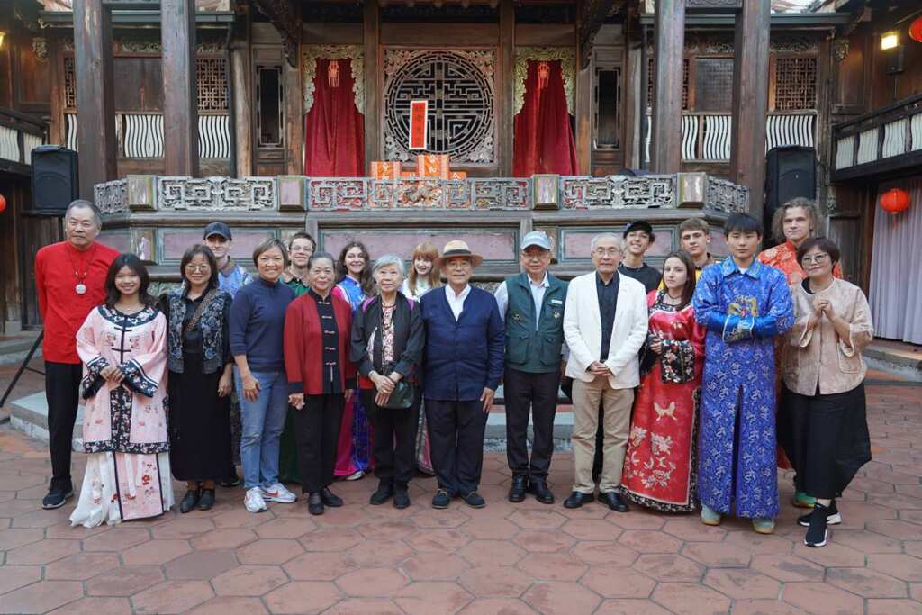 ▲國際踩線團與各貴賓於大花廳前合影。