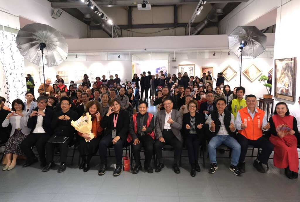 ▲「黑崮蒔光 謝石鴻、謝亞傑父子書畫聯展」開幕式。