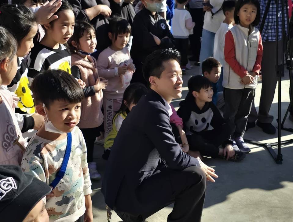 展現鐵人毅力  何志偉週休勤跑桃園 小孩大人嗨翻